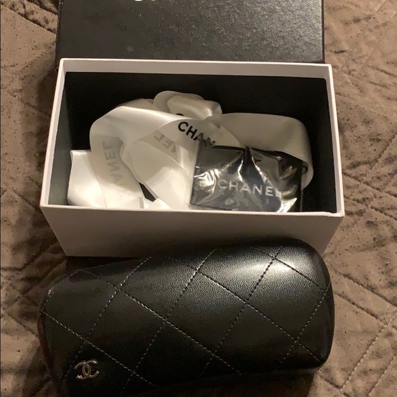 💯% authentic Channel glasses - Picture 5 of 8